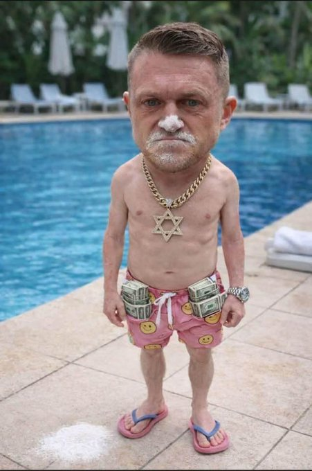 Ninja_Sodapop's tweet photo. @TRobinsonNewEra How one picture can sum up this grifter.😁 https://t.co/OTX5a0vyYX