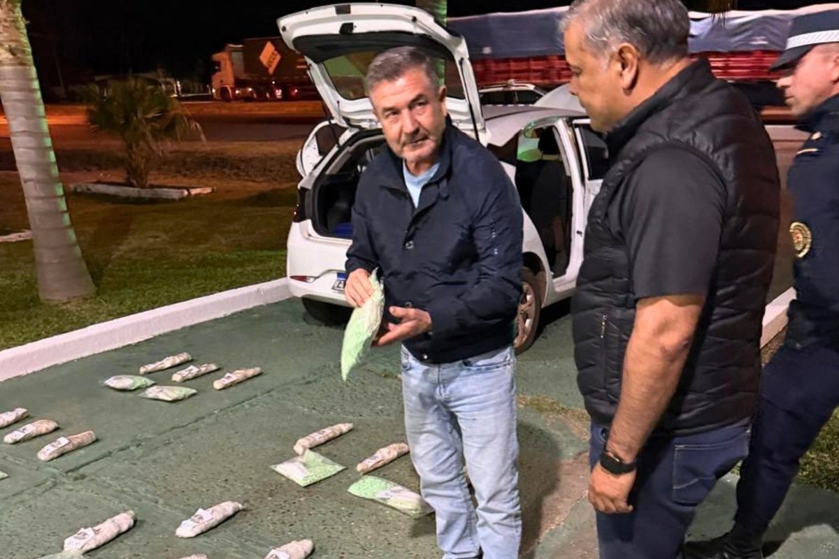 libreentrerios's tweet photo. ¿Viste lo que cayó en la Ruta 14? 40 kg de #cristal y 10 mil pastillas venían de #Brasil e iban a #BsAs y los frenaron en Paso Cerrito,#Entreríos. 6 detenidos. Conocé cómo fue el secuestro y dónde escondían la droga.
#MDMA #éxtasis
Clic en el link 👇
https://t.co/SNrHVKicNv https://t.co/ngy9E7GD9D