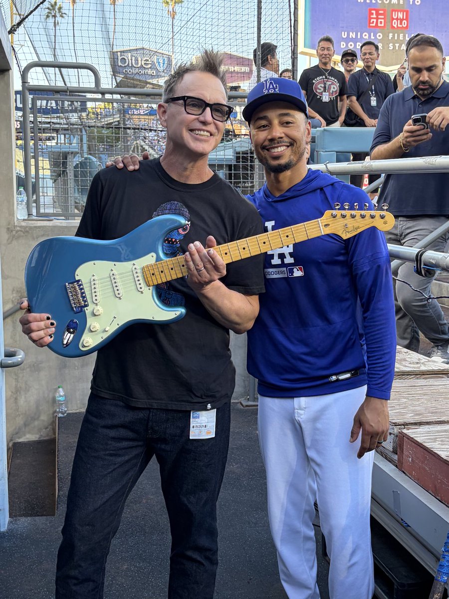BillShaikin's tweet photo. Mookie Betts gets a guitar from Mark Hoppus of Blink 182. https://t.co/6oCE0drNXr