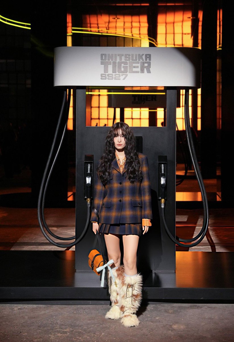myouisharoonn's tweet photo. ONITSUKA TIGER AMBASSADOR MOMO 

MOMO X ONITSUKA TIGER IN MILAN
#ONITSUKATIGERxMOMO #MOMO #OnitsukaTigerSS27 https://t.co/km7edijYEa