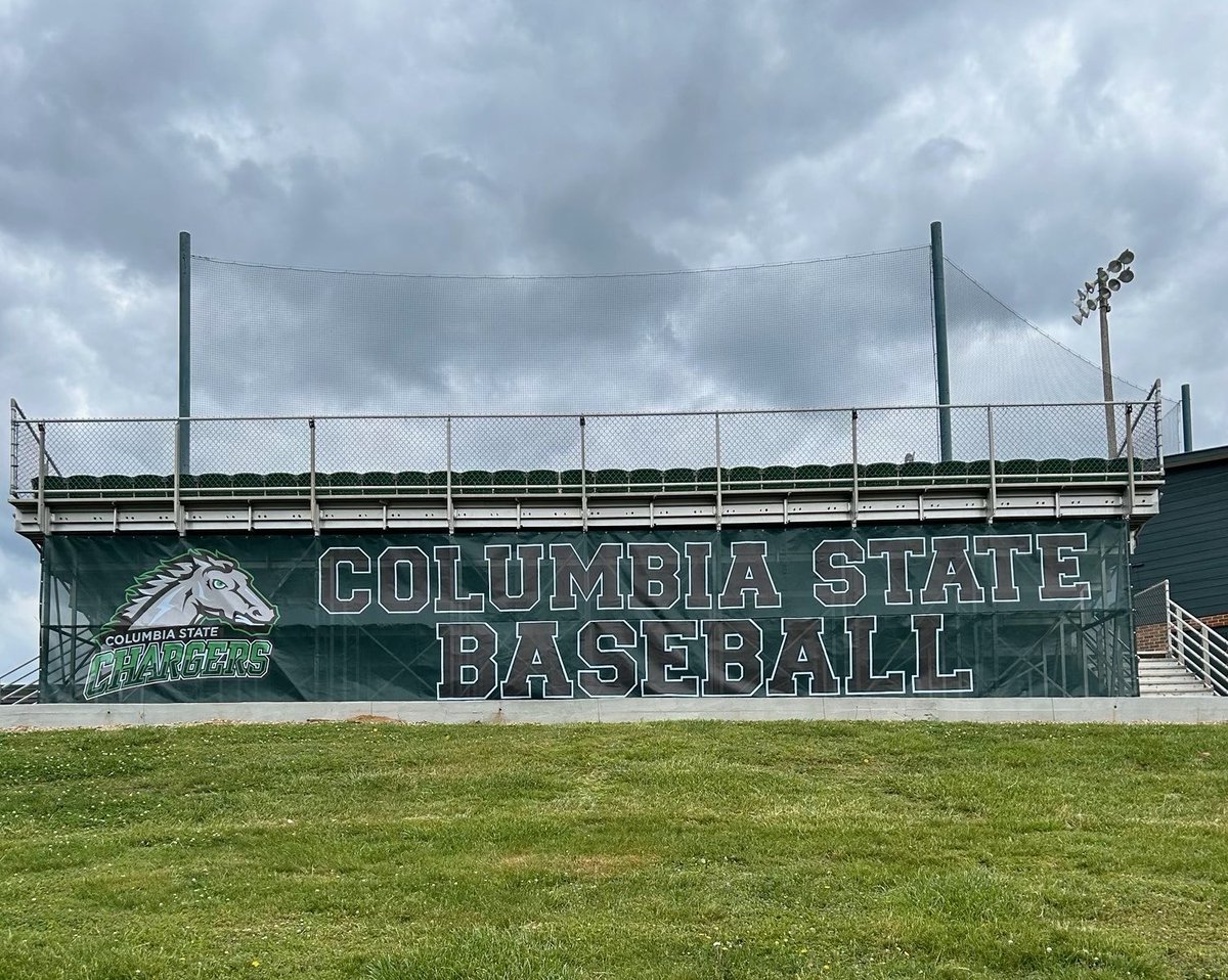 LinetoLineLLC's tweet photo. When they pull up, they’re going to know whose house they’re in 💯

Tuffy Windscreens turn your athletic facility into a branded experience while creating privacy, blocking the wind and giving your field a finished look that stands out.

Email sales@linetoline.com to get yours started today 

Custom Windscreen, Sports Facility Branding, Athletic Branding, Tuffy Windscreens