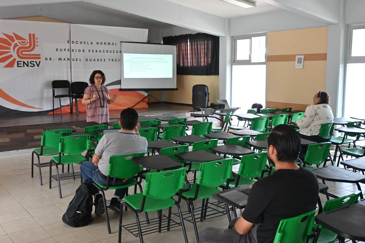 normal_ensv's tweet photo. 📚 ¡Ya comenzó!
En la ENSV arrancó el curso “Investigación Educativa y Práctica Docente”. Durante los próximos días habrá sesiones presenciales y virtuales para continuar con este espacio de formación, que concluirá el 2 de octubre. https://t.co/jODFIoiMSx
