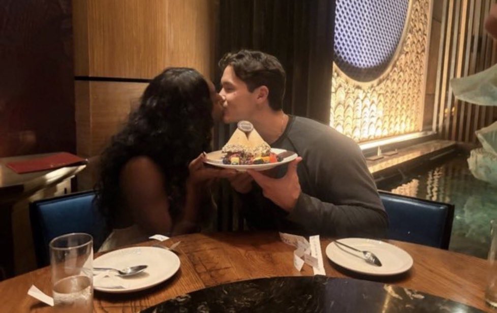 chentorresbones's tweet photo. i’m so hungry i could eat another carl and aniya post villa kissing plate! https://t.co/TnR9lz21vQ