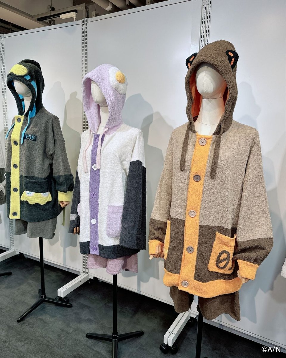Meet_To_Market's tweet photo. NIJISANJI EN Welcome home, Boys! POP UP STORE⭐️

お気に入りのグッズは見つかりましたか？🌈
撮り下ろしビジュアルを使用したグッズはもちろん、ライバーたちとお揃いで楽しめるルームウェアも販売中！

ぜひ会場で実物をチェックして、お気に入りを見つけてくださいね🏠

📍HMV&BOOKS SHIBUYA 5F 特設スペース
📅9/18～9/27

POP UP STORE詳細はこちら✧
https://t.co/dRCELIQHzi
※サイトの翻訳機能では、一部正しく翻訳されない場合がございます。あらかじめご了承ください。

#NIJISANJI_EN #WHB_NIJIEN