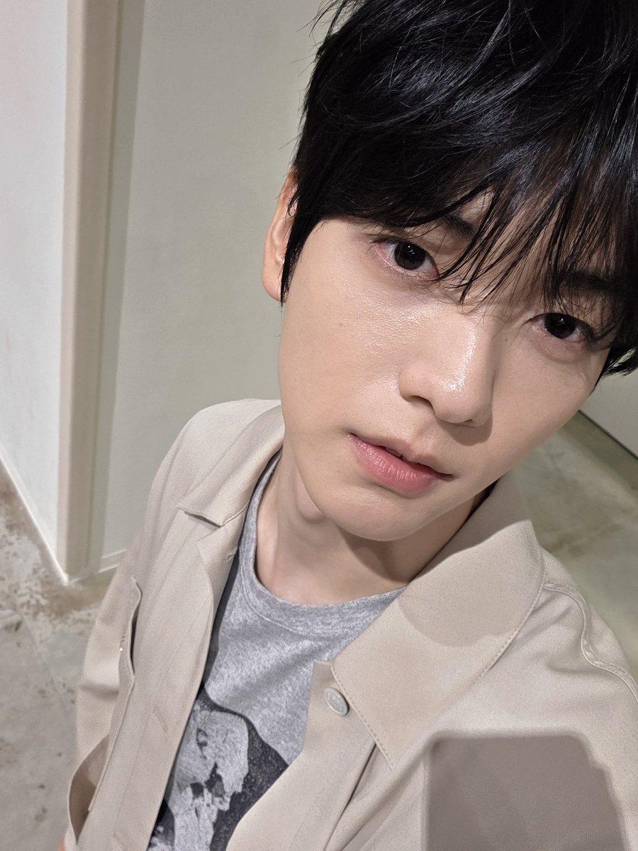 Geeez_txt's tweet photo. 🐰사진이 안 보내지네
🐰비행기 탔어
🐰난 비행하는 동안 자려고
🐰🫠

🐰(사진)
🐰어제 보내려던 거

어제 못 보낸 사진들 오늘 아침에 바로 보내주는 착둥이🫳🫳 💕 https://t.co/GOBU9vTeRO