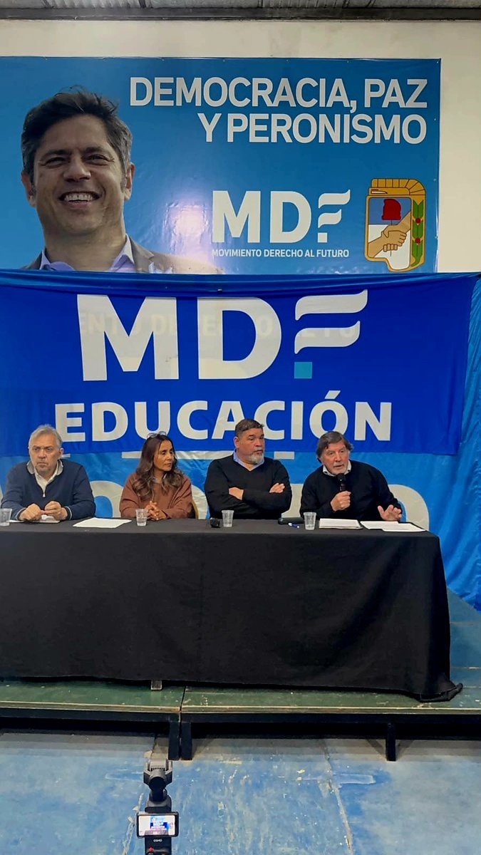 Leot14's tweet photo. La educación no se defiende con discursos: se defiende organizando, militando y construyendo futuro.
Hoy en📍Moreno, junto a  @Profperonistas y demás compañer@s del distrito, acompañamos un nuevo encuentro de @MDFEducacion.
👉🏻Poner en marcha una agenda para la educación que queremos, con organización, unidad y militancia para construir la Argentina que nos merecemos.
@Kicillofok @AlbertoSileoni @waltercorreaok @pablourquizaok @Carli_Bianco