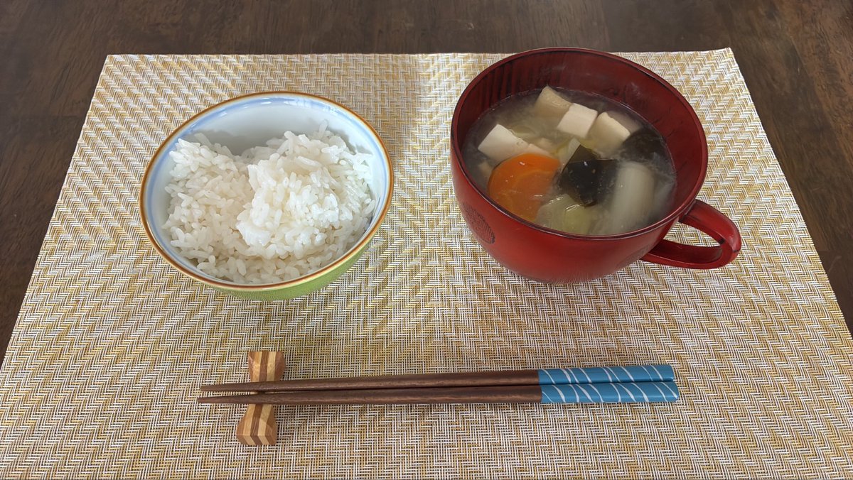 Hashfishies's tweet photo. あっさごっはーん
 #豚汁 https://t.co/ZtgCvSSjol