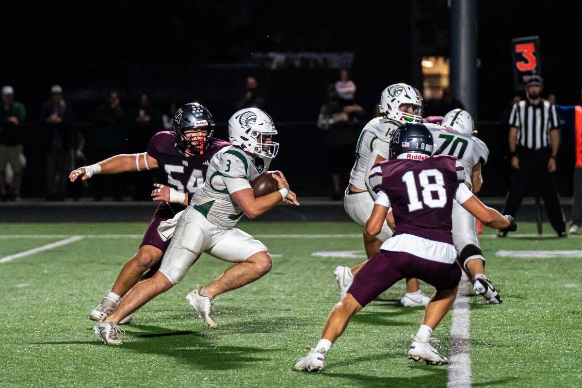 LuhrsAlex54's tweet photo. Favorite action pictures from last Friday’s game! https://t.co/WBoBMlrDoK