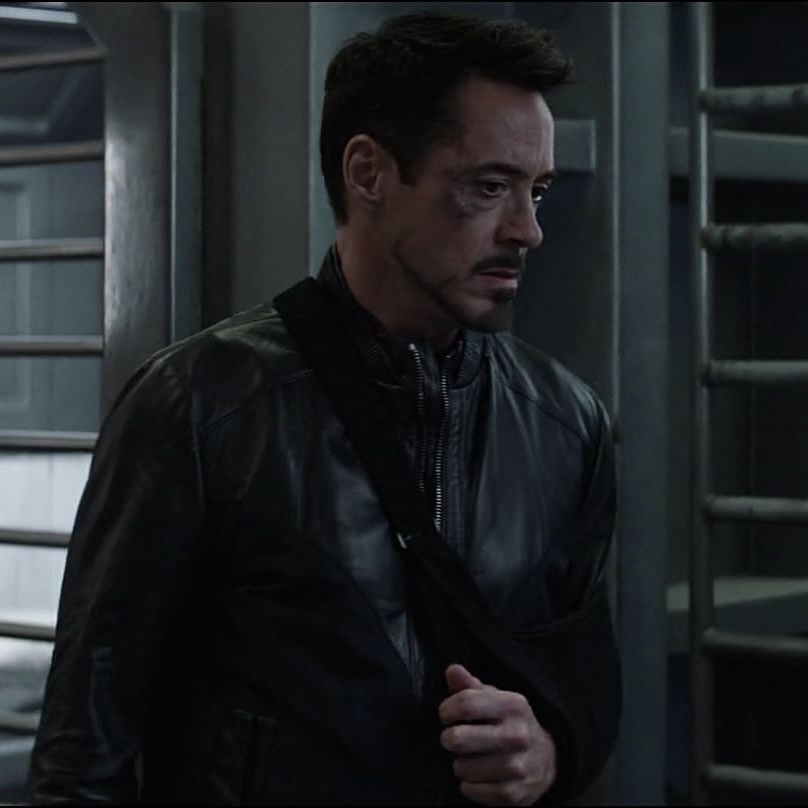 beastlxrdd's tweet photo. tony in a leather jacket never fails to please my eyes https://t.co/9EvjmMHHaM