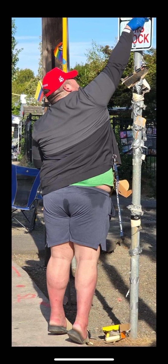 urgoddessleilei's tweet photo. @RheinAmacher You’re one hungry day from being unable to walk your fat mattress self around Ryan https://t.co/ykOpI9F2fK