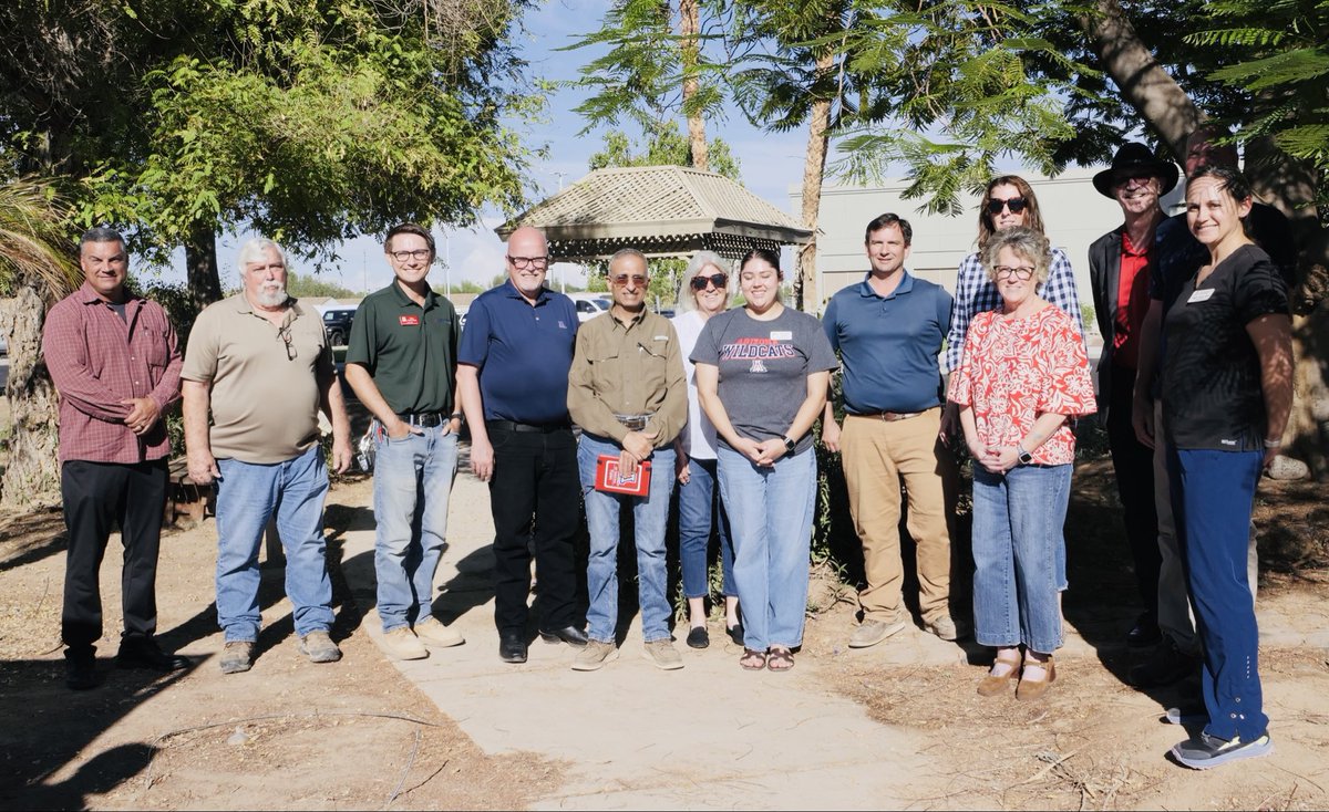 GeorgeSmithUofA's tweet photo. Had a great visit this afternoon with the team at Yuma County @UAZCoopExt . With strong support from their community and volunteers, they are able to deliver a wide range of programs in plant pathology, 4-H, agriculture, dental screenings, and more! https://t.co/ViMs2RDPYX