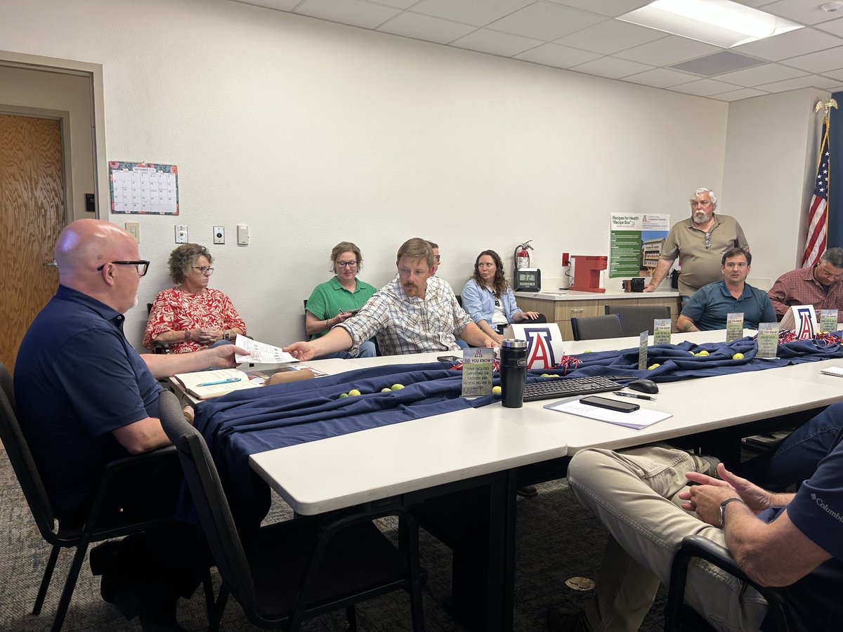 GeorgeSmithUofA's tweet photo. Had a great visit this afternoon with the team at Yuma County @UAZCoopExt . With strong support from their community and volunteers, they are able to deliver a wide range of programs in plant pathology, 4-H, agriculture, dental screenings, and more! https://t.co/ViMs2RDPYX