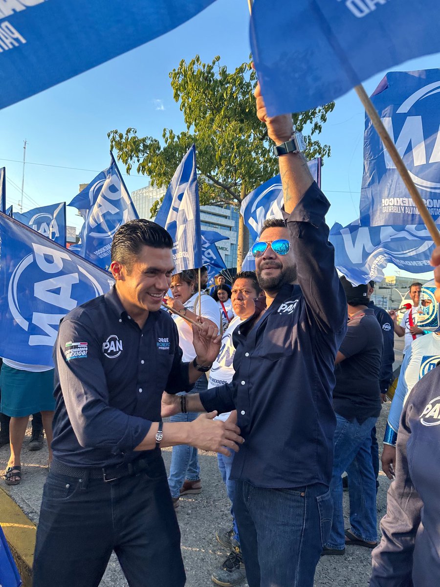 JorgeRoHe's tweet photo. Terminamos la tarde en las calles, saludando y escuchando a la gente de Tabasco. 💙

Cada encuentro nos recuerda por qué estamos aquí: para defender sus libertades y trabajar por un estado con más oportunidades. ¡Sigamos adelante por México! 🇲🇽

#PatriaFamiliaYLibertad https://t.co/eT6k8rxCvF