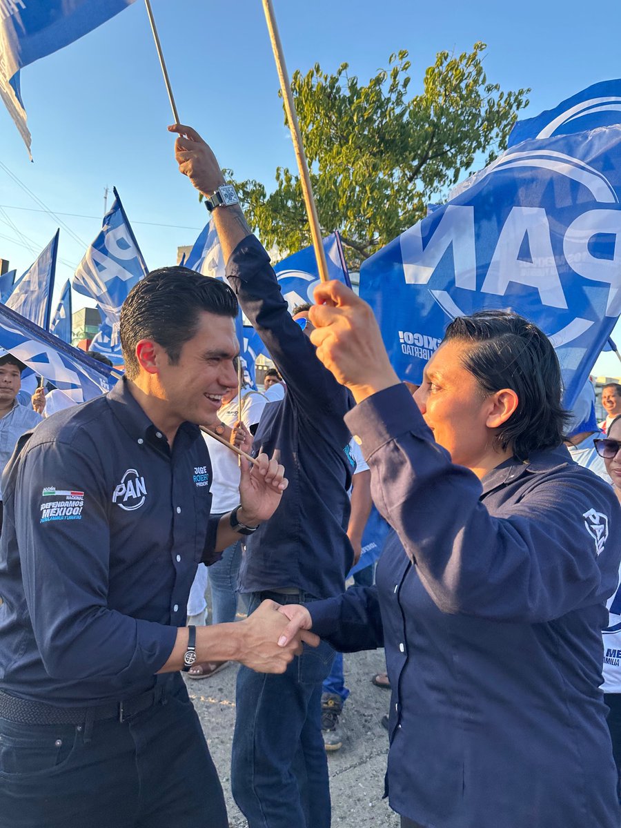 JorgeRoHe's tweet photo. Terminamos la tarde en las calles, saludando y escuchando a la gente de Tabasco. 💙

Cada encuentro nos recuerda por qué estamos aquí: para defender sus libertades y trabajar por un estado con más oportunidades. ¡Sigamos adelante por México! 🇲🇽

#PatriaFamiliaYLibertad https://t.co/eT6k8rxCvF