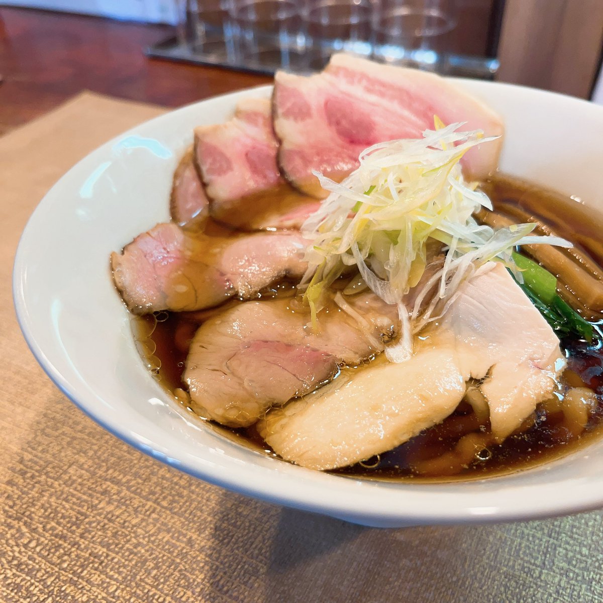 seimenkadowaki's tweet photo. 9/24（木）11:00〜14:30L.O🍜
限定「烏賊煮干らーめん🦑」
不慣れな体制での営業の為、一部メニューを���って営業いたします。
豚チャーシューは肩ロースのみでの営業になります。
主にレギュラーらーめん、限定の烏賊煮干、チャーシュー丼とライスのみになります。
ご理解のほどよろしくお願いいたします🙇‍♂️