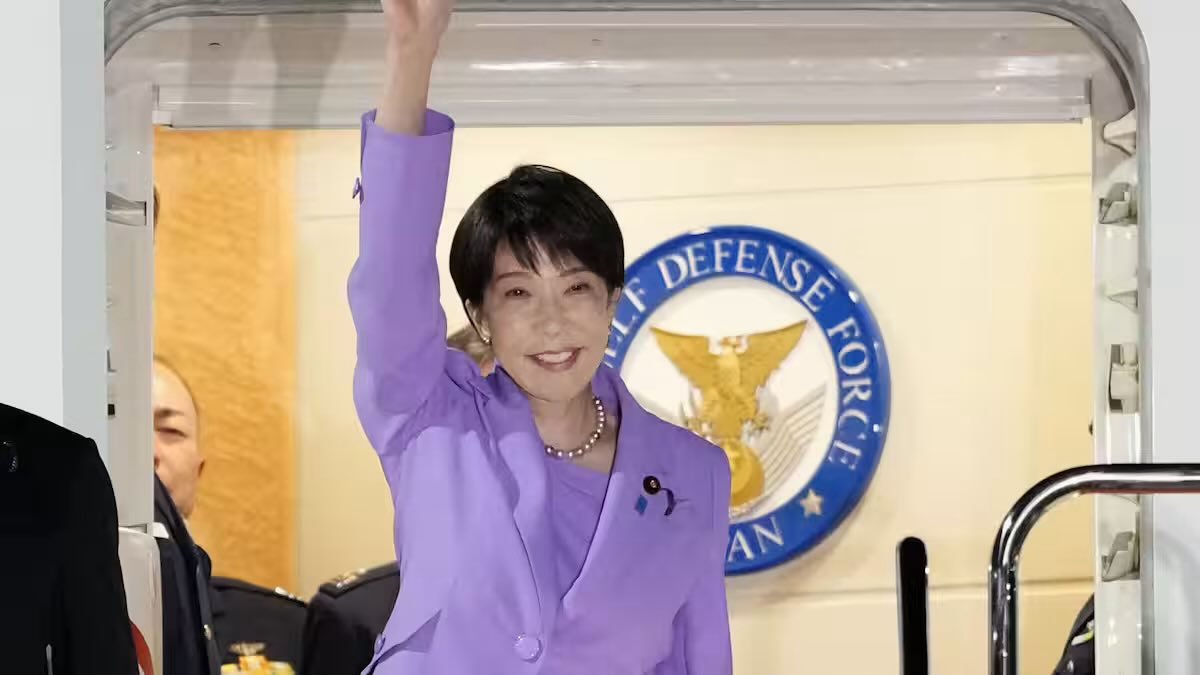 PunkFujii's tweet photo. 日本の高市総理が訪米の際はお出迎えは一切なし。

一方で習近平氏の場合はトランプ大統領が自ら空軍基地まで足を運んで出迎え、歓迎式典を開くの対応をとっている。

残念ながらこれが答えです。 https://t.co/Wow0u1YG7Y
