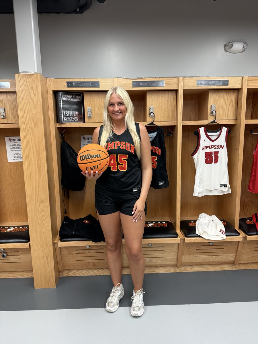 AshleyBergeson3's tweet photo. Thank you @Claire3_Urias and Coach Niemuth for the amazing visit! @SCStorm_WBB https://t.co/PGhwyYVCb4