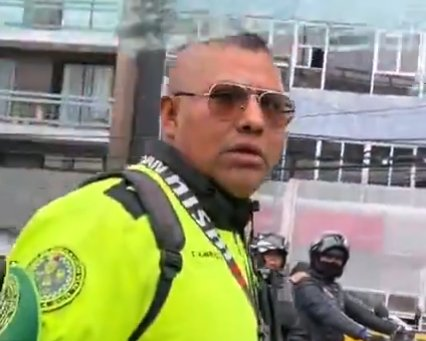 Efrain68mar's tweet photo. @PandaDelAmor22 Estamos atentos de la sanción que se les va a fincar a este par de policías inútiles @SSC_CDMX https://t.co/IVyz6Yu0V7