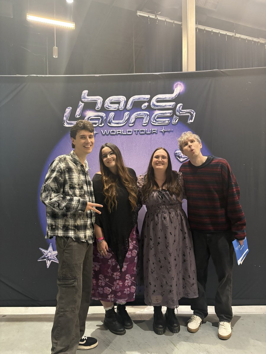 mandieyeet's tweet photo. oh okay https://t.co/9mYDJYWKxK