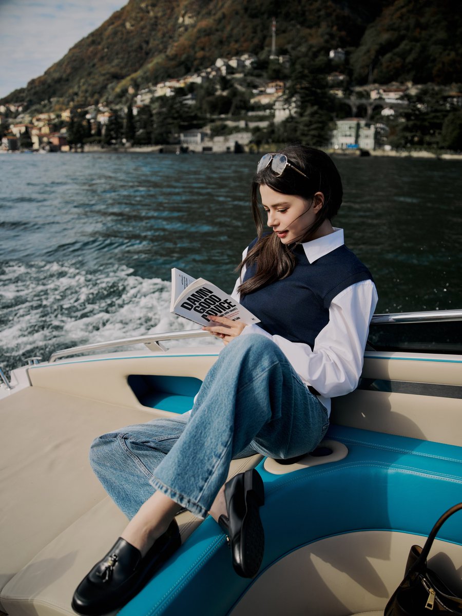 lexfrex's tweet photo. Becky publicó una foto con un libro y Sarocha una  foto en una librería, entonces puedo comenzar un rumor??
Ya las puedo shippear? 😍😍😍 🤔 https://t.co/dZqE4BOlZT