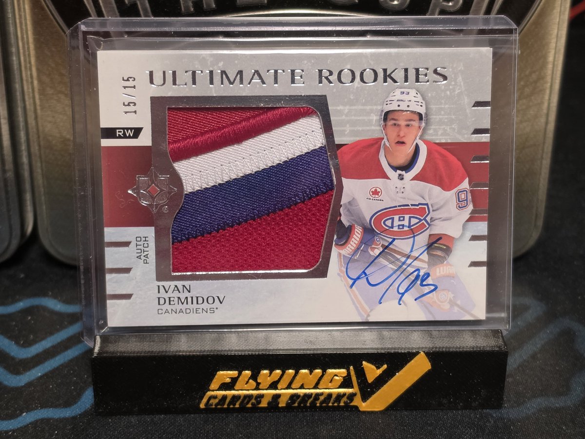 FlyingVCards's tweet photo. Some more 🔥 hits from our break room recently🤩 

Join our community today if you have not already. Link in bio 😊 

#SportsCards #SidneyCrosby #BobbyOrr https://t.co/bUxdTWjhZ1