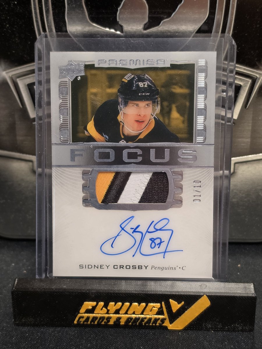 FlyingVCards's tweet photo. Some more 🔥 hits from our break room recently🤩 

Join our community today if you have not already. Link in bio 😊 

#SportsCards #SidneyCrosby #BobbyOrr https://t.co/bUxdTWjhZ1