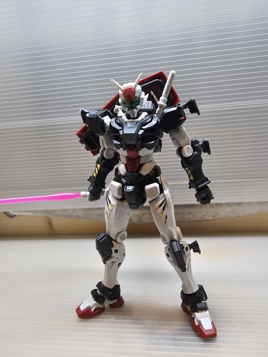 pisconor's tweet photo. メッサー塗装前の仕込み中に寄り道。
ジークアクス1推しの機体を作成。
付属シールのみの仕上げだけど、やはりかっこいいですね！

#ジークアクス
#ガンプラ
#プラモデルライフ https://t.co/ujW7R1LkBR