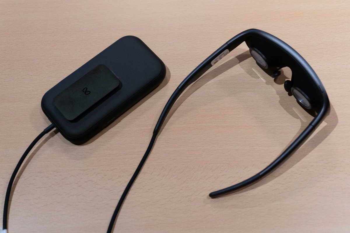 MoguLiveJP's tweet photo. 【先行体験���約100gの「Meta VR Glasses」その完成度はいかに？ Questとも比較 - MoguLive https://t.co/KNKGlWcduO https://t.co/x7gZidnKrs