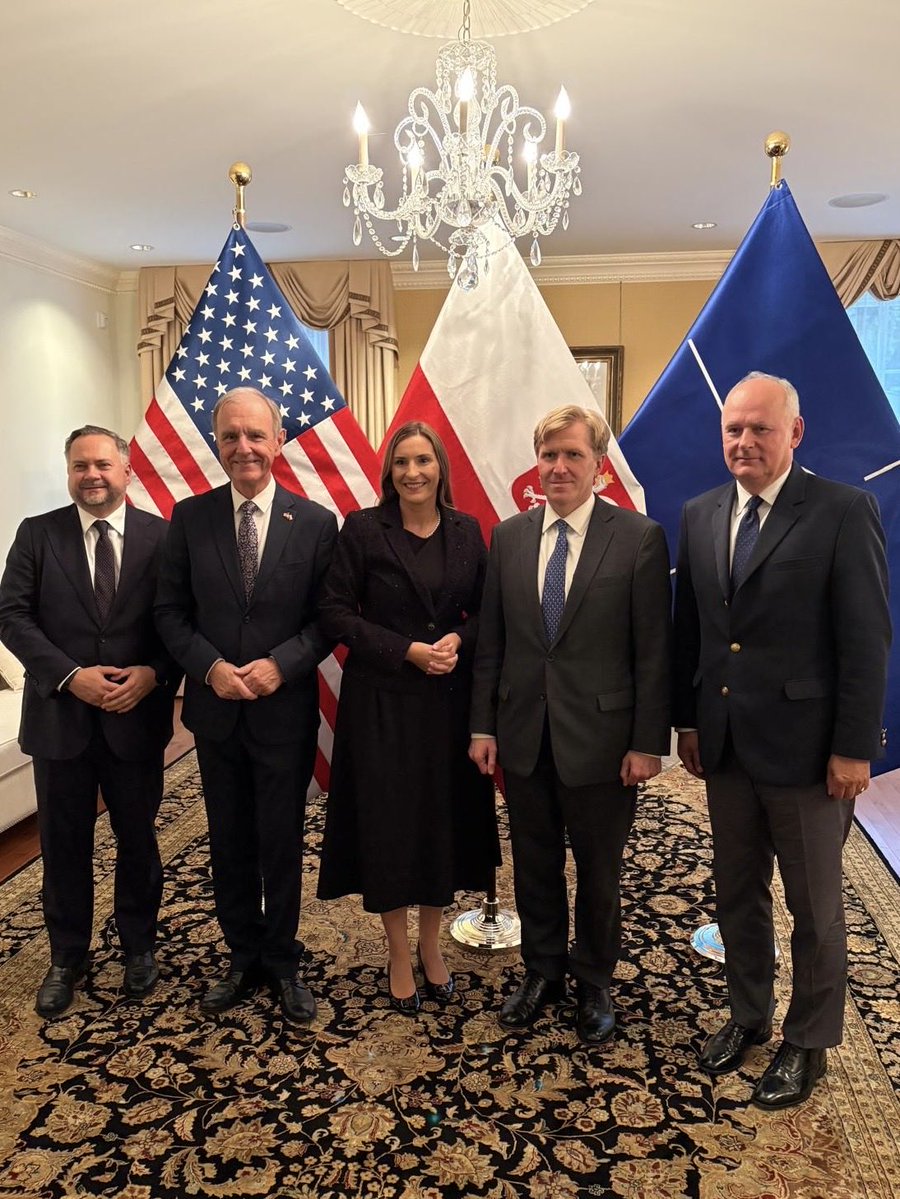 PolishEmbassyUS's tweet photo. Today, as we celebrate Polish Armed Forces Day, we pay tribute to generations of Polish soldiers who defended our freedom, sovereignty, and our democratic values.

We also remember all who have served to protect the values that unite free nations on both sides of the Atlantic. https://t.co/OlBBY52xND