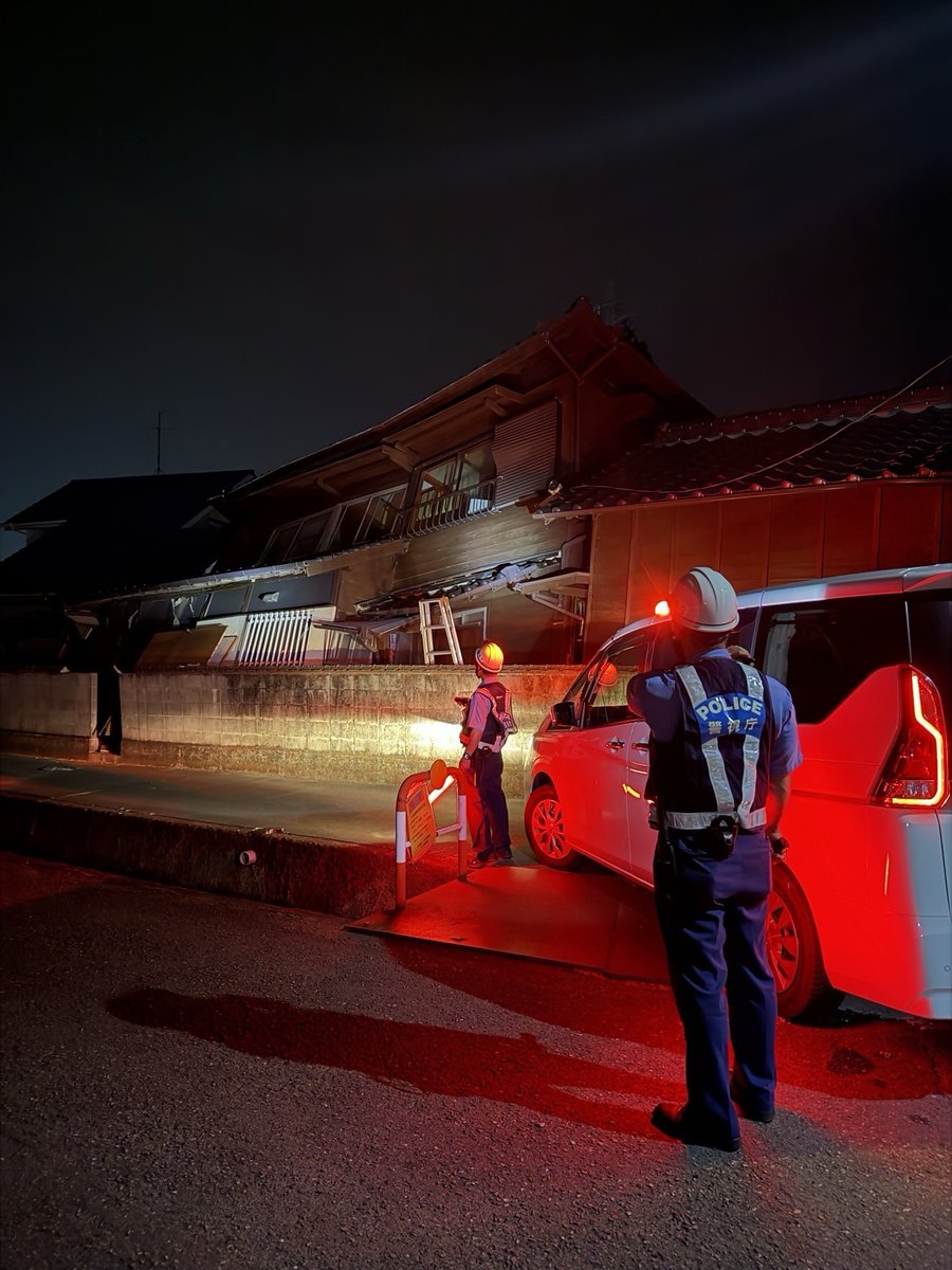 MPD_yokushi's tweet photo. 令和８年熊本地震の被災地に派遣中の警視庁きずな隊（第二次部隊）は、避難所訪問などを通じた被災者の悩み・困りごとの聞き取りや防犯指導をはじめ、夜間における車中泊者への声掛け、被災地域でのパトロール活動に従事しました。 https://t.co/n1TD25HFxd