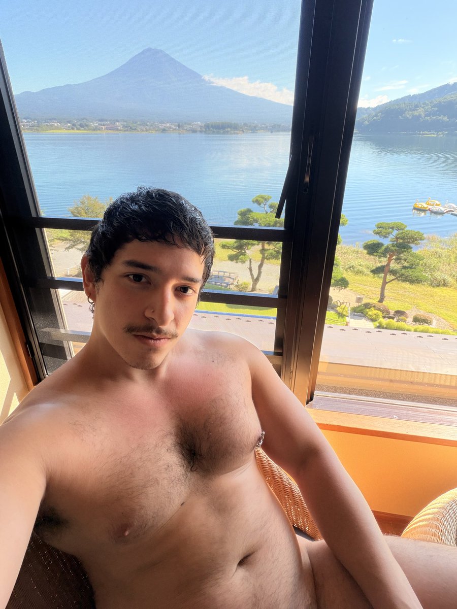 n0thasghey's tweet photo. Took some sexy pics next to fuji https://t.co/GWP6oYtmh0 https://t.co/O5RpCr12Vp