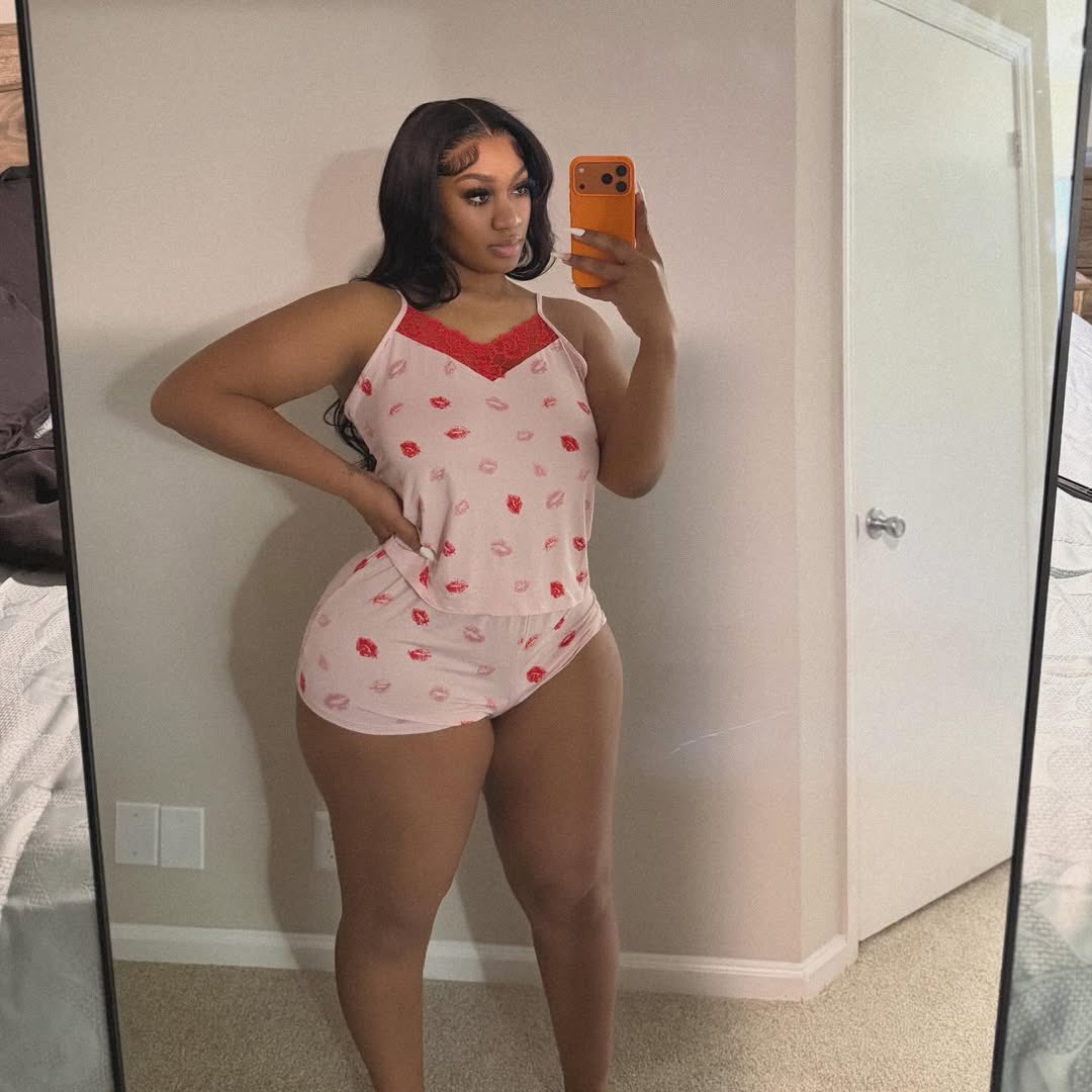 chelsieethan's tweet photo. Be mine 🥰 https://t.co/5V2zHUUIxo