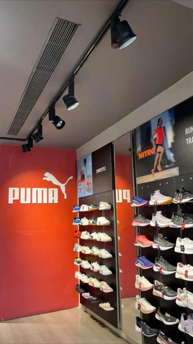 saritwvv's tweet photo. GILAK PUMA DISCOUNT UP TO 50% 😭🤍✨
Dari yang running Sampek casual 
Smuanya masuk sale 😭😭😭 https://t.co/0ErcRGakLY