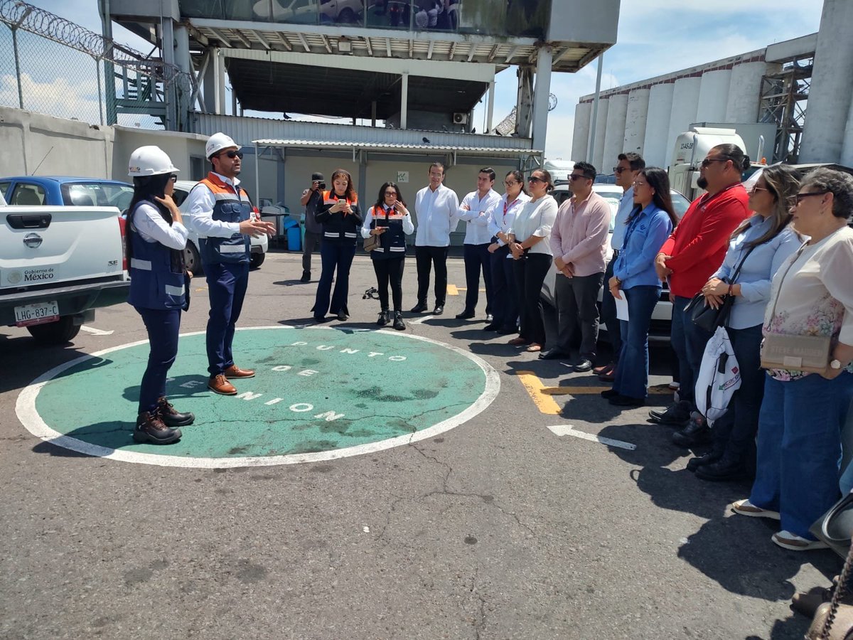 AMACARGA's tweet photo. ¡Seguimos en la Jornada Regional Veracruz de AMACARGA! 🇲🇽✨

Nuestros Asociados vivieron una experiencia completa en las instalaciones de RICSA/Polaport: un recorrido detallado por sus operaciones, infraestructura y capacidades logísticas. 🚛🏭

#AMACARGA #JornadaRegionalVeracruz https://t.co/QW4MM7B9bg