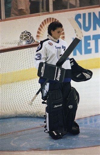 brighteyes715's tweet photo. 34 years ago today Manon Rheaume became the first woman to play in the nhl https://t.co/hXvtR1ovLb