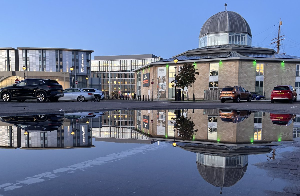 APP_Photo's tweet photo. Stunning reflections from a puddle in the car park between @dundeeheritagetrust @DiscoveryDundee and @PiDundeeCentre @fourpointsflexdundee #puddles #reflections @dundeeculture https://t.co/SMMRQBPtTS