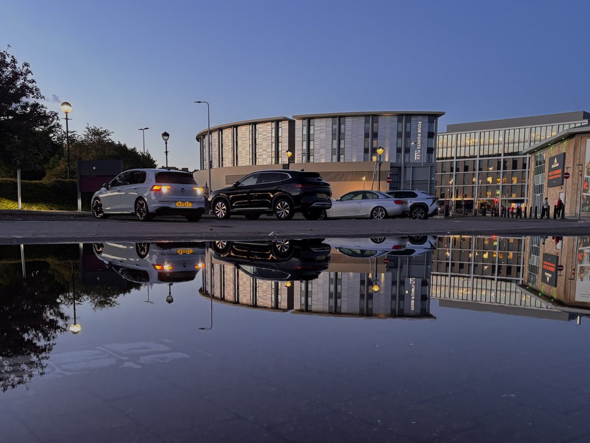 APP_Photo's tweet photo. Stunning reflections from a puddle in the car park between @dundeeheritagetrust @DiscoveryDundee and @PiDundeeCentre @fourpointsflexdundee #puddles #reflections @dundeeculture https://t.co/SMMRQBPtTS