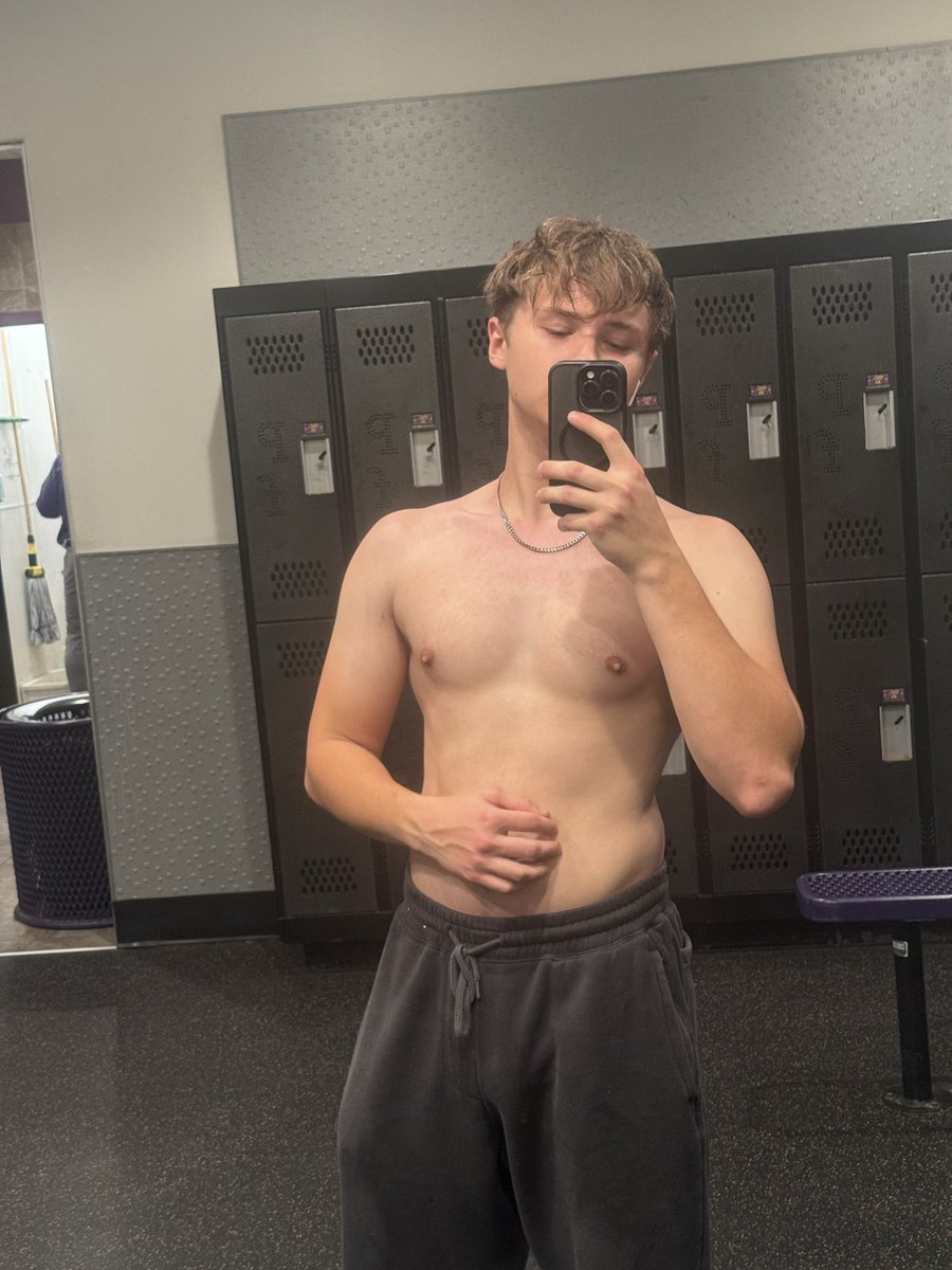 N0Kidden's tweet photo. Lf cool awesome #moots and friends

- 20 // he/him
- just now really getting into twt
- i have the best cats
- always down to play something

#valtwt #roblox #promotwt #gamingtwt https://t.co/NTbLWFcGAH
