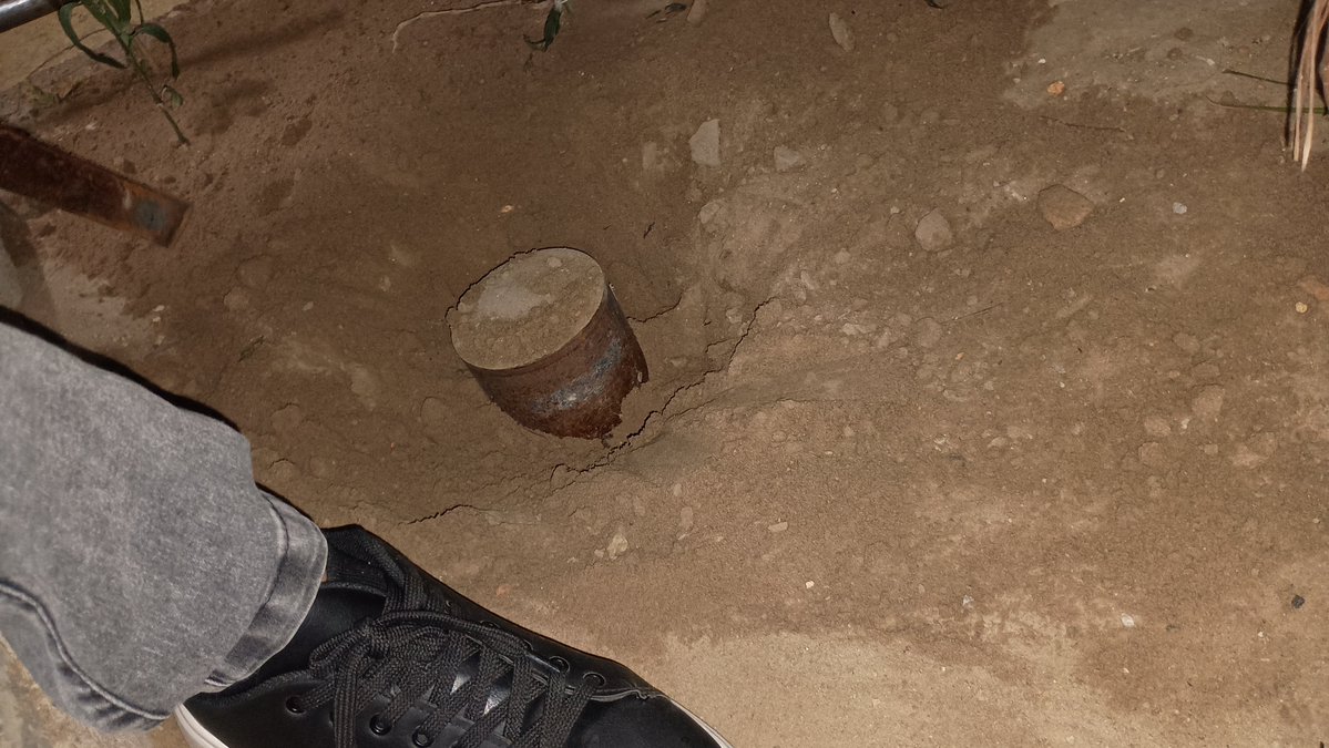 yrisilv's tweet photo. A minha prova sendo ter que cavar um buraco no chão, e ter certeza q o solo tá compactado https://t.co/NMFPvmirSe