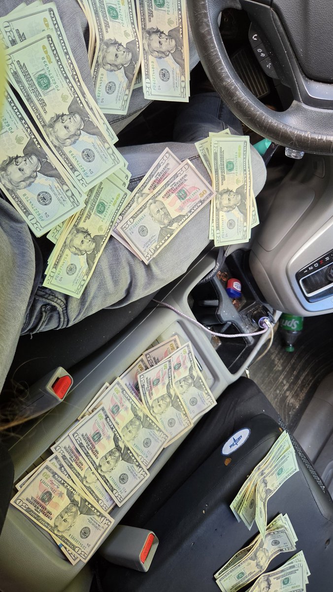 Mary_KayUltra's tweet photo. My cars a little messy but I think it looks good 🤭 
#findom https://t.co/uyjvuxkZnH
