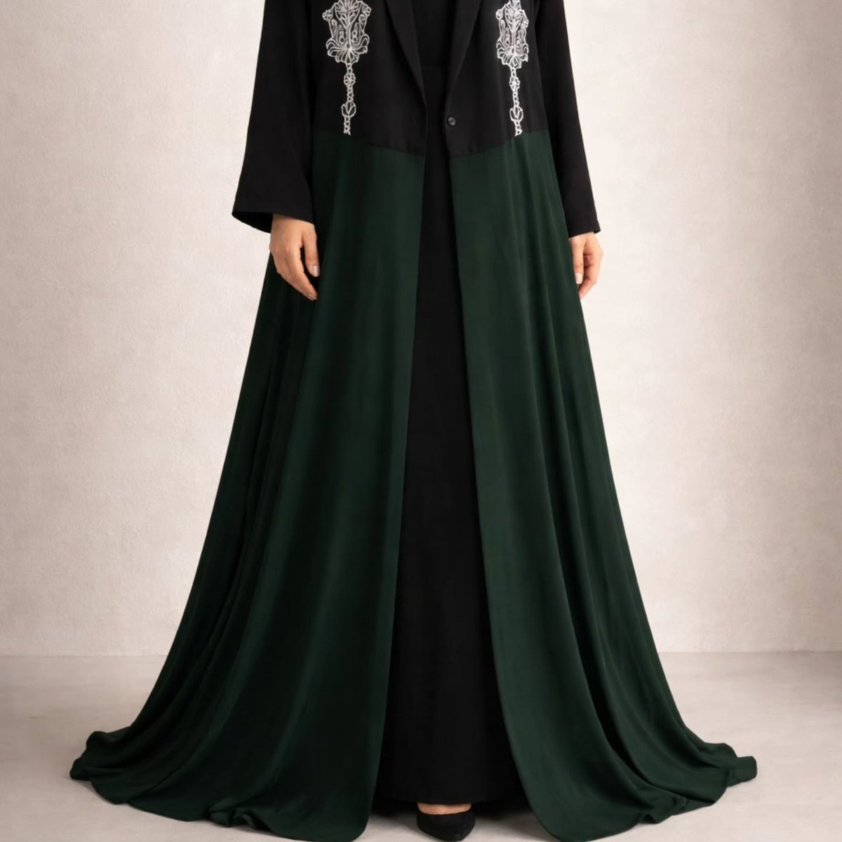raziel52736's tweet photo. Elegant black and emerald green abaya with silver embroidery. Flowing, modest, and comfortable for Ramadan, Eid, gatherings, and special occasions. Available now. DM to order. Delivery available. https://t.co/vRhiE0M5eJ