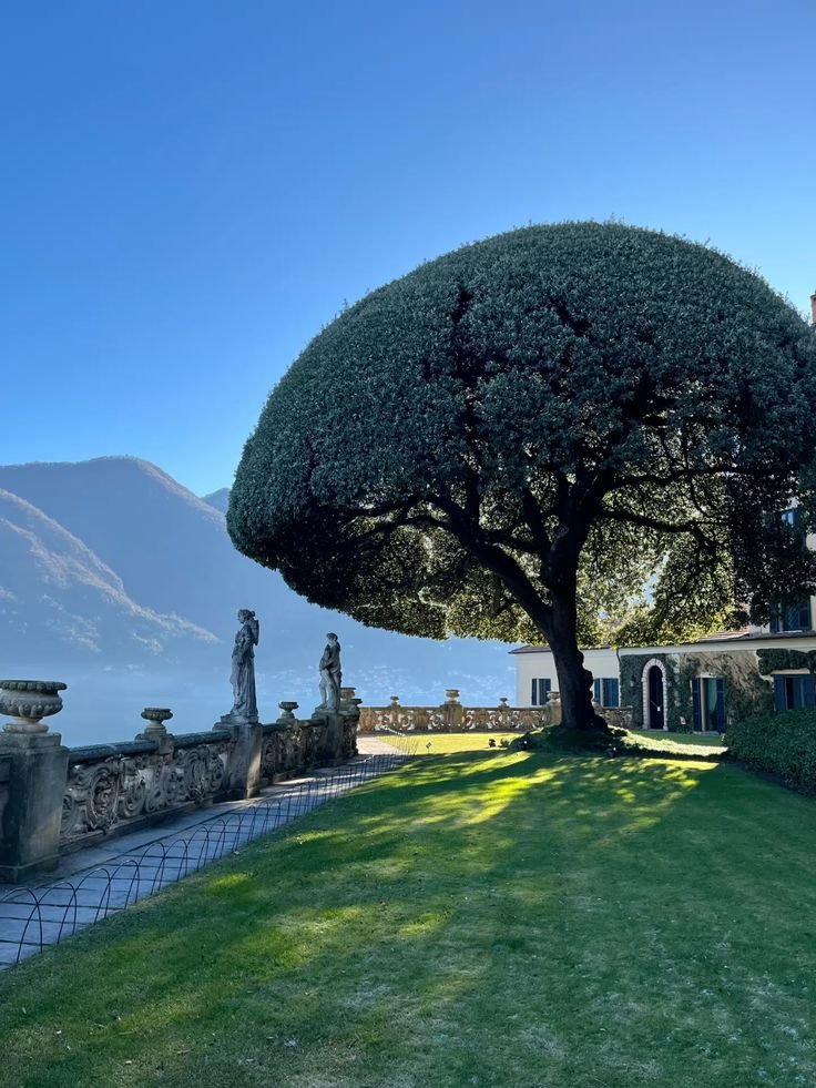 echoesofworld's tweet photo. Lake Como, Italy https://t.co/Q1pD7Gqeeo