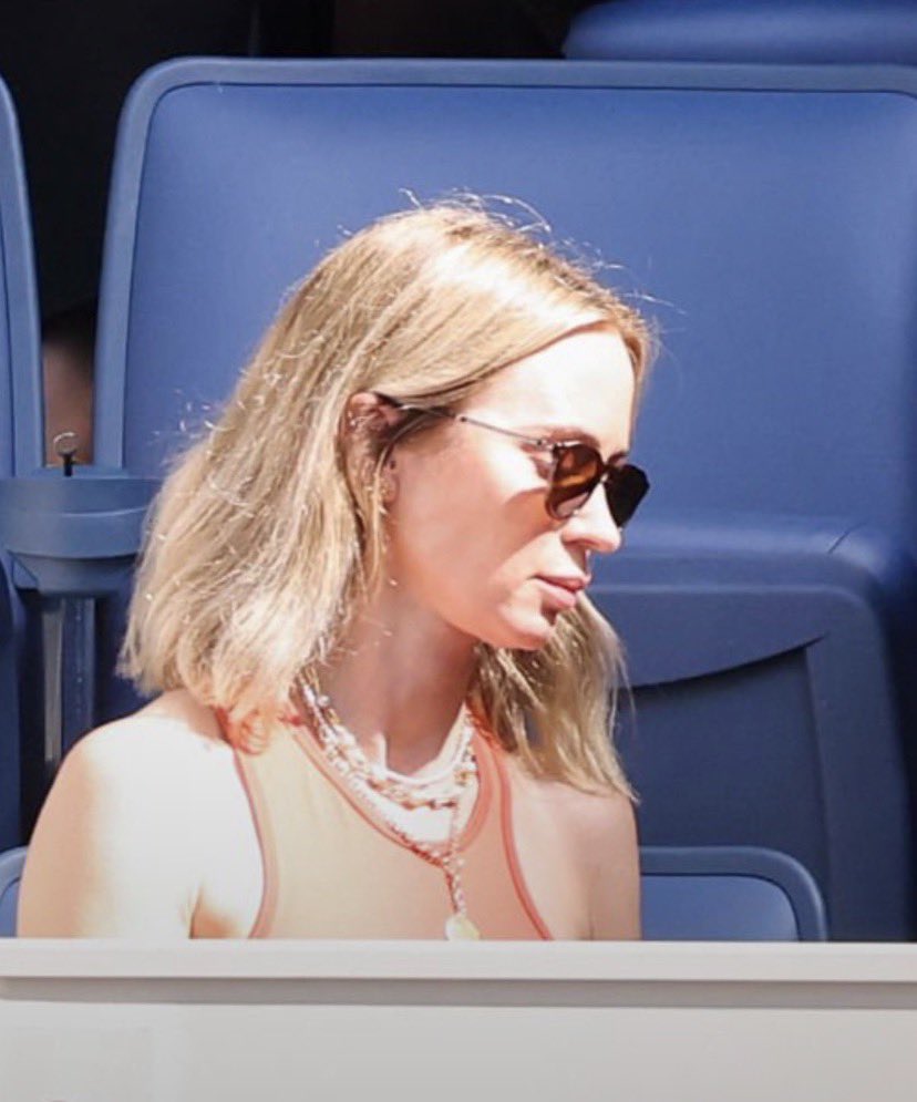 beabluntw's tweet photo. Emily Blunt wearing glasses. https://t.co/cH1NudnMCI