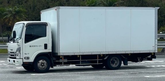 sakykky's tweet photo. 沖縄自動車道那覇向け中城PA
大型車専用駐車スペースに堂々と止める中型車両や一般小型自動車
移動お願いしても基本逆ギレか無視
ルールとマナーを守って
#NEXCO西日本
沖縄漁業共同組合
沖縄丸一食品
大洋クリーナー
#拡散RT希望 
#トイレ　#仮眠　#休憩　#出来ない
#トラブル　#過労運転　#迷惑駐車 https://t.co/HkaYxJzpu8