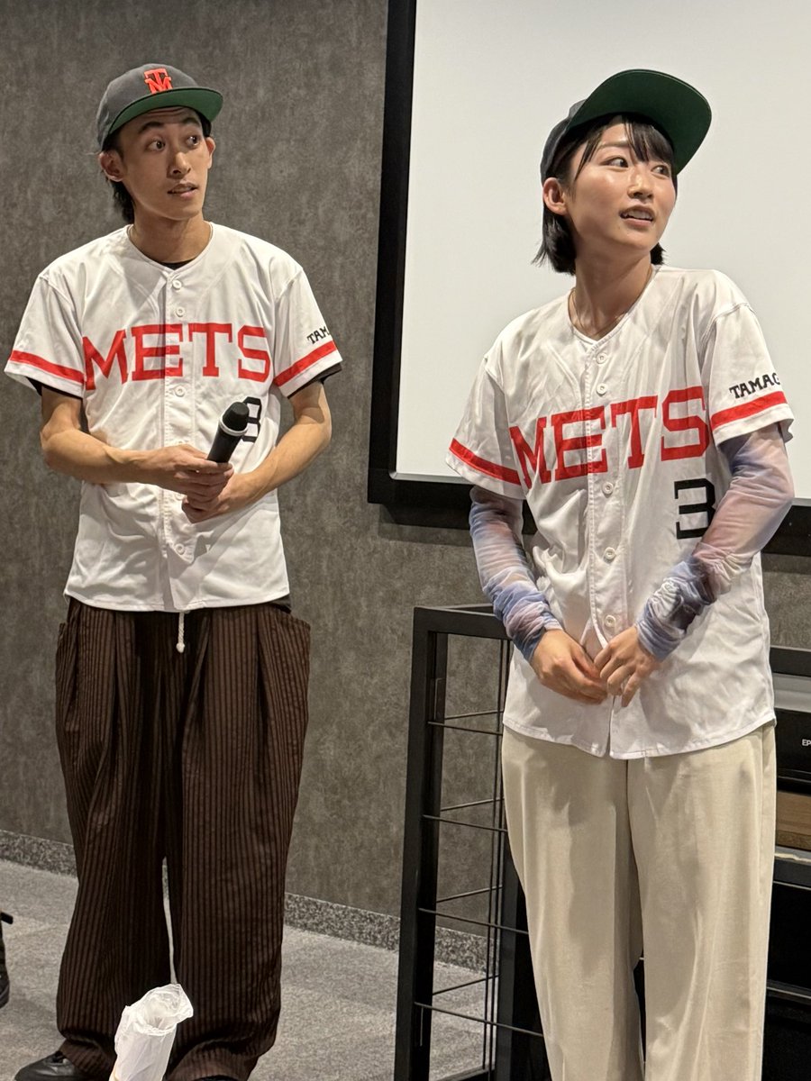 edahiromasaki's tweet photo. #野球どアホウ未亡人
何気に夫婦役の2人ともユニフォームを着てるってかなり貴重かも！ https://t.co/JQafKi479p