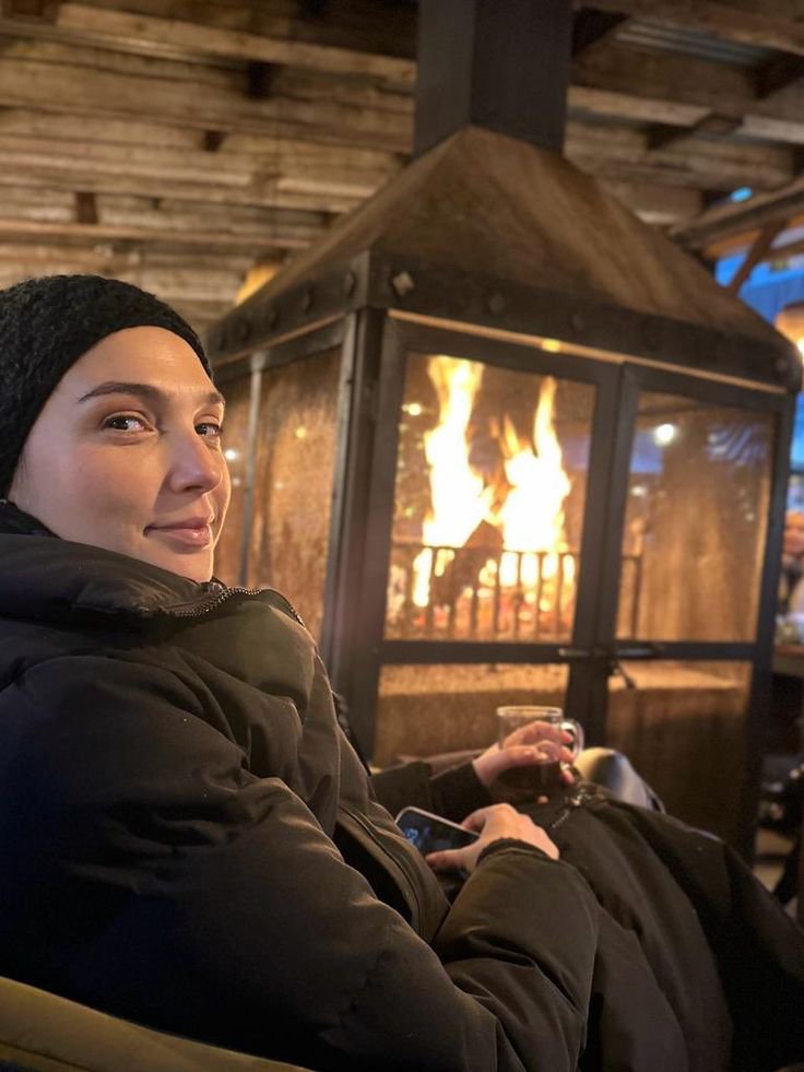 Galgadot344's tweet photo. Good night 🌃 https://t.co/Kz3II3R5A7