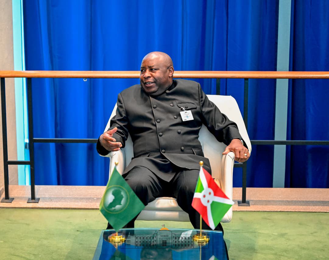 NtareHouse's tweet photo. Son Excellence Evariste Ndayishimiye, Président de la République du #Burundi et Président en exercice de l'Union Africaine a reçu une délégation de l'AES, composée des ministres des Affaires étrangères des pays membres. Les échanges ont porté sur la situation au Sahel, la lutte contre le terrorisme et les perspectives de coopération avec l'Union africaine.