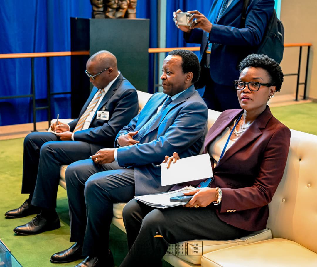 NtareHouse's tweet photo. Son Excellence Evariste Ndayishimiye, Président de la République du #Burundi et Président en exercice de l'Union Africaine a reçu une délégation de l'AES, composée des ministres des Affaires étrangères des pays membres. Les échanges ont porté sur la situation au Sahel, la lutte contre le terrorisme et les perspectives de coopération avec l'Union africaine.