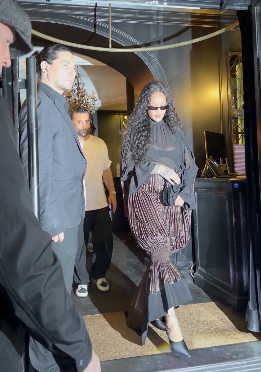 Falcohon's tweet photo. Vi a @rihanna en paris 🤍 https://t.co/fxMbxnXvVS