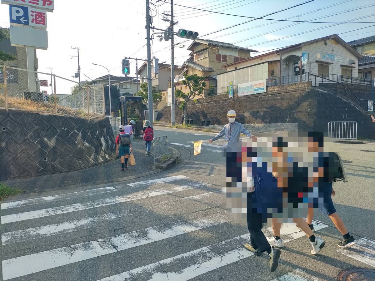 ynagatani3's tweet photo. 9月24日（木）豊能町
皆さま、おはようございます。 
爽やかな朝です。
今日の天気は晴れ☀️
予想最高気温は28℃です。
連休明け、子ども達は元気に登校🏫
見守りは無事故で終了しました🧒　
今日も一日、ご安全に😀
#豊能町　#朝のご挨拶　
#子ども見守り　#今日も元気に https://t.co/NLyawKZ90R